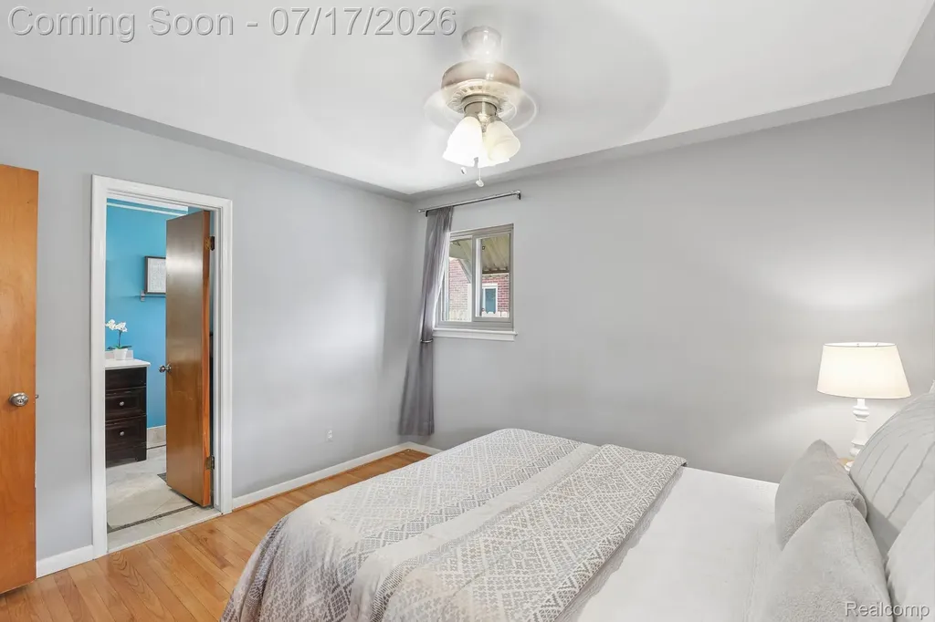 8325 N Hubbard Street Westland City MI 48185