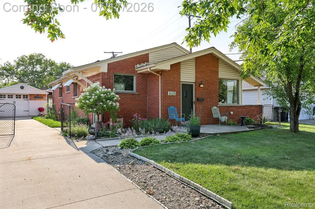 8325 N Hubbard Street Westland City MI 48185