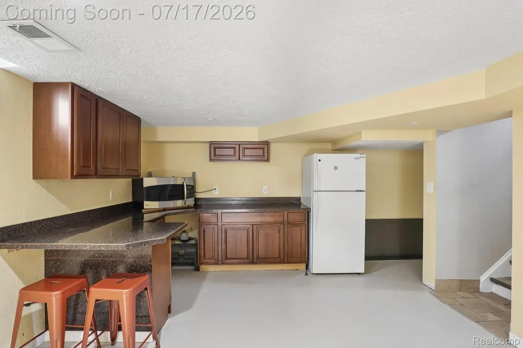 8325 N Hubbard Street Westland City MI 48185