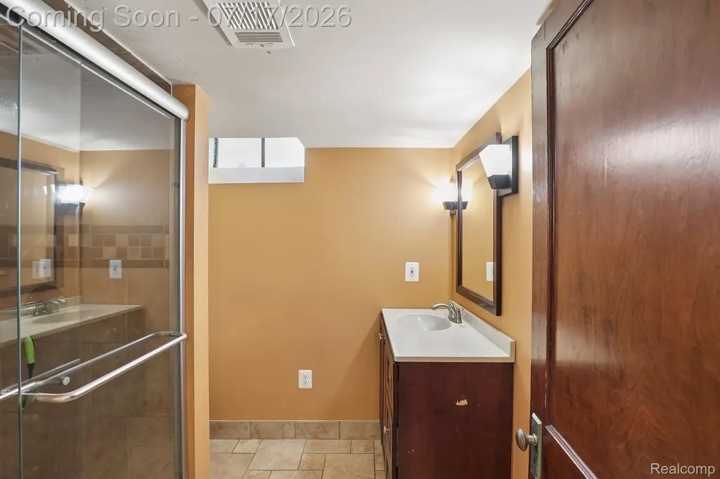 8325 N Hubbard Street Westland City MI 48185