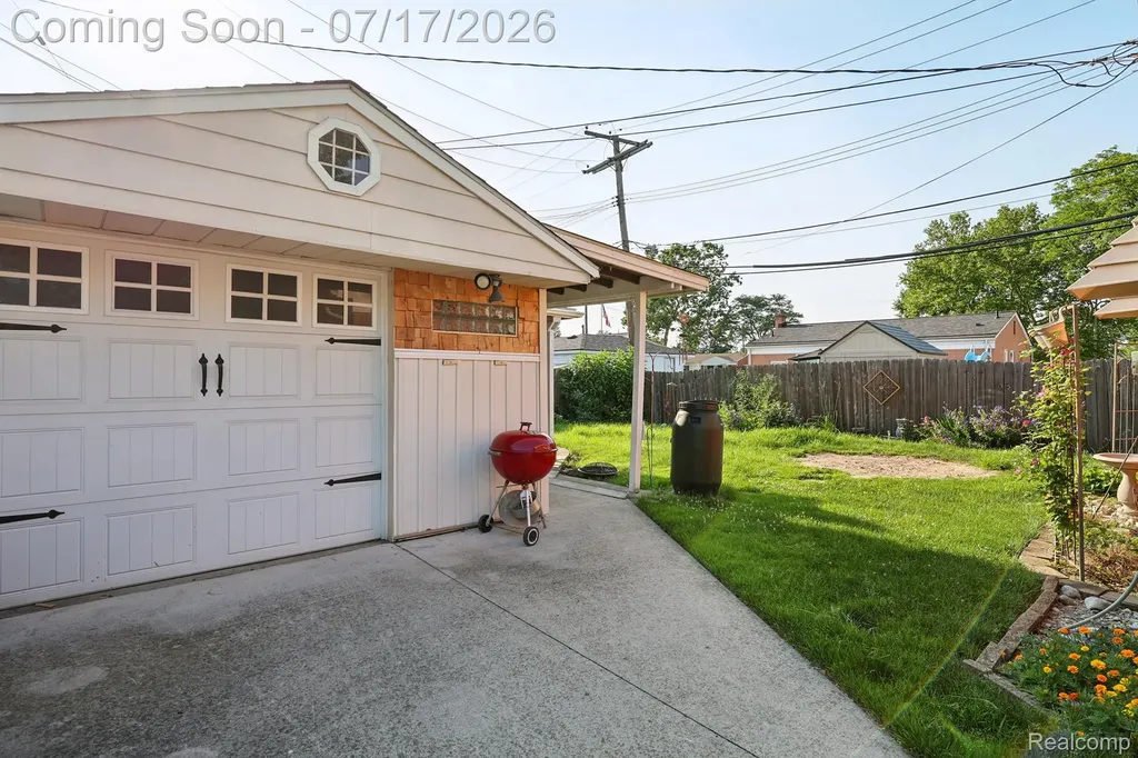 8325 N Hubbard Street Westland City MI 48185