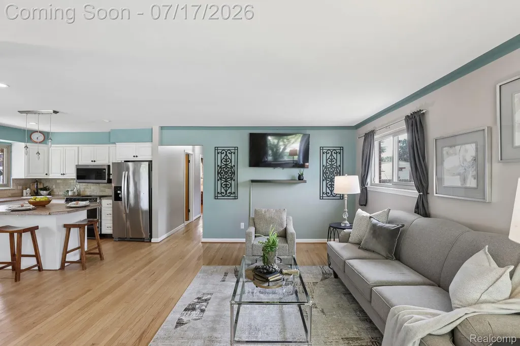 8325 N Hubbard Street Westland City MI 48185