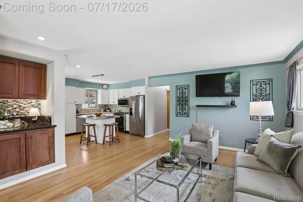 8325 N Hubbard Street Westland City MI 48185