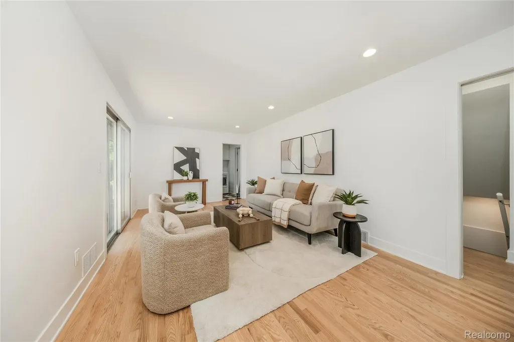 2129 Long Lake Shore Drive West Bloomfield Charter Township MI 48323