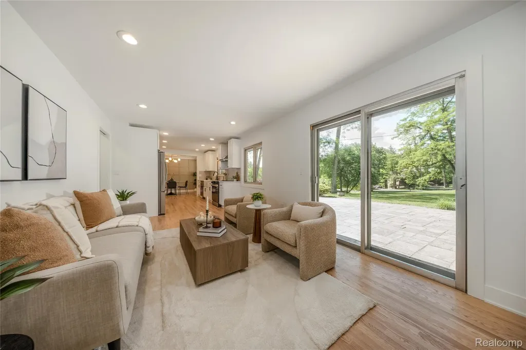 2129 Long Lake Shore Drive West Bloomfield Charter Township MI 48323