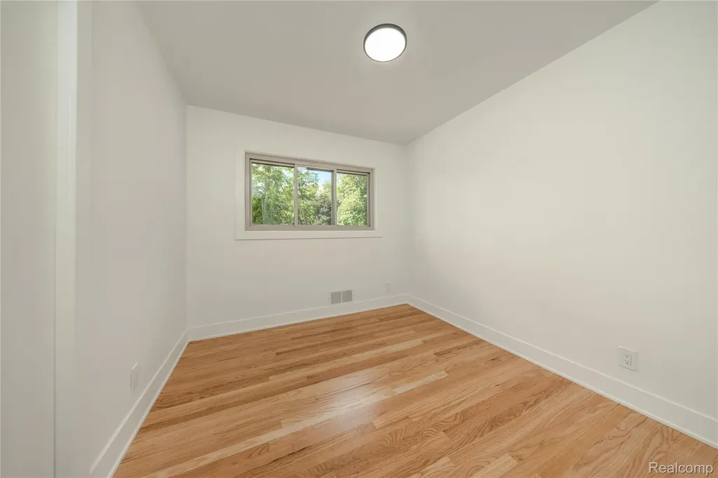 2129 Long Lake Shore Drive West Bloomfield Charter Township MI 48323