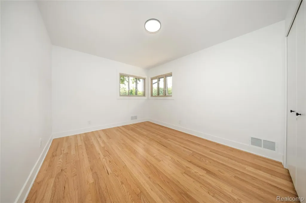 2129 Long Lake Shore Drive West Bloomfield Charter Township MI 48323