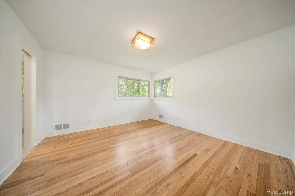2129 Long Lake Shore Drive West Bloomfield Charter Township MI 48323