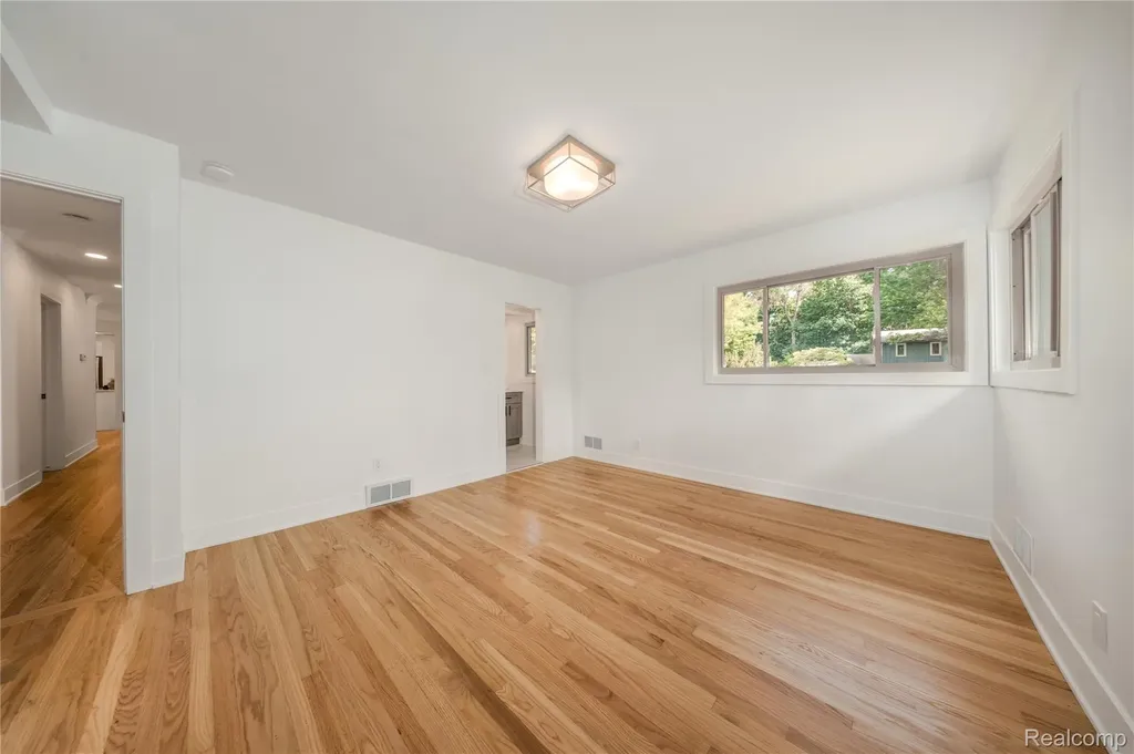 2129 Long Lake Shore Drive West Bloomfield Charter Township MI 48323
