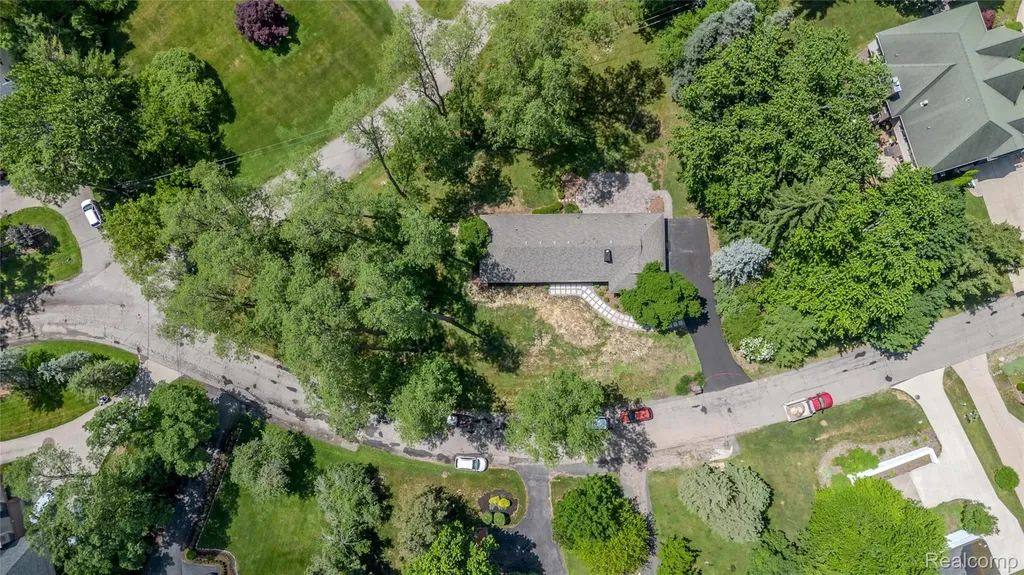 2129 Long Lake Shore Drive West Bloomfield Charter Township MI 48323