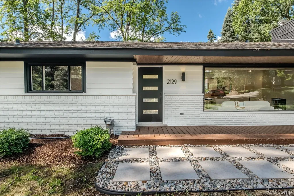 2129 Long Lake Shore Drive West Bloomfield Charter Township MI 48323