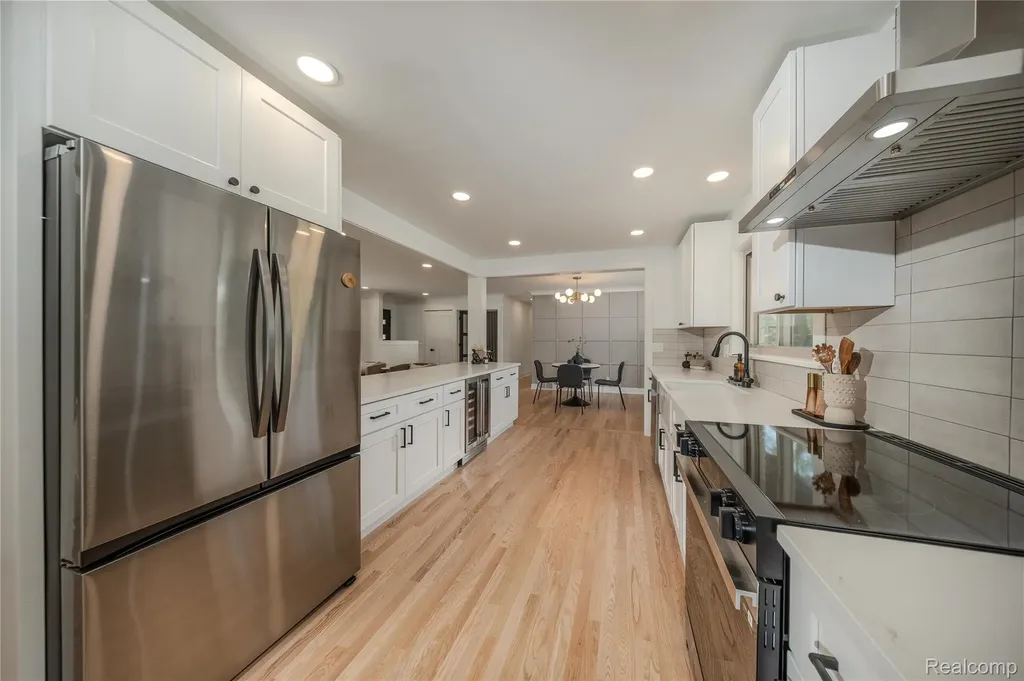 2129 Long Lake Shore Drive West Bloomfield Charter Township MI 48323