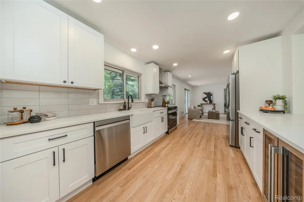 2129 Long Lake Shore Drive West Bloomfield Charter Township MI 48323