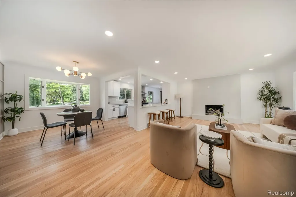 2129 Long Lake Shore Drive West Bloomfield Charter Township MI 48323
