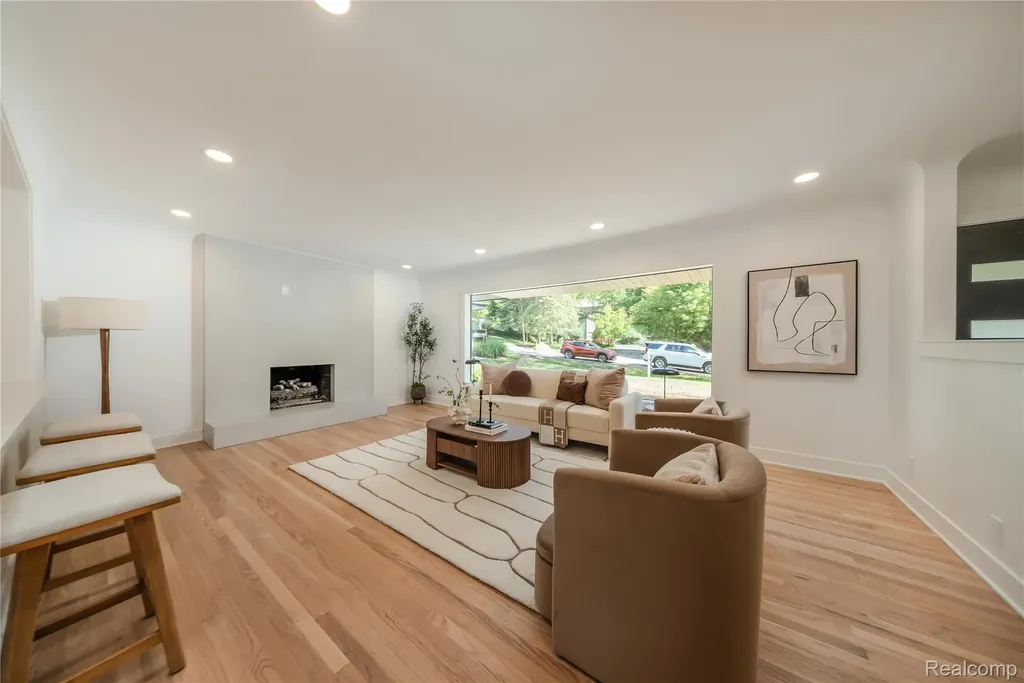 2129 Long Lake Shore Drive West Bloomfield Charter Township MI 48323