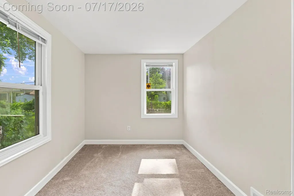 23826 Columbus Avenue Warren City MI 48089