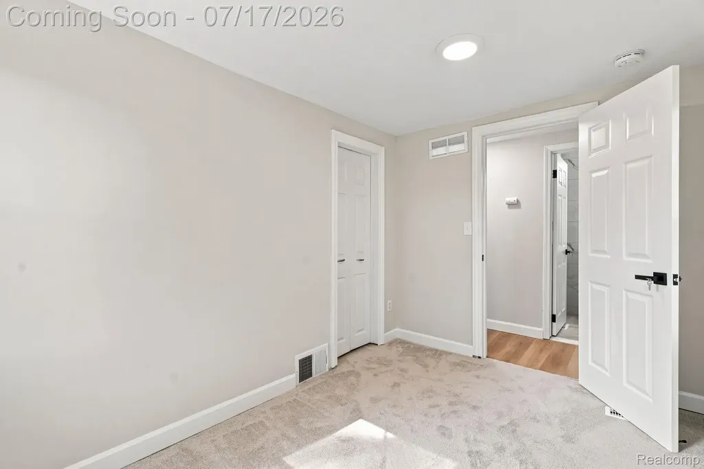 23826 Columbus Avenue Warren City MI 48089