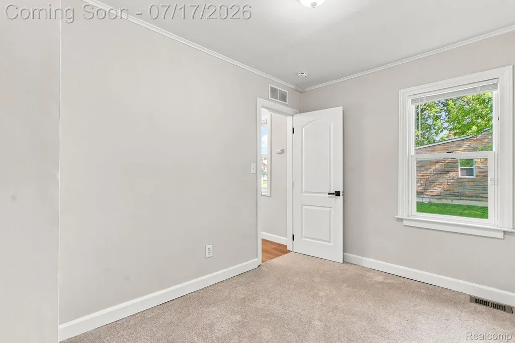 23826 Columbus Avenue Warren City MI 48089
