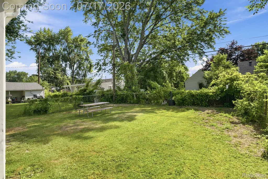 23826 Columbus Avenue Warren City MI 48089