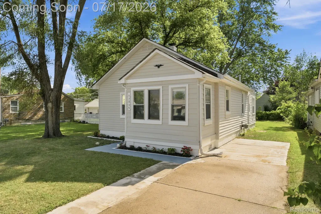 23826 Columbus Avenue Warren City MI 48089