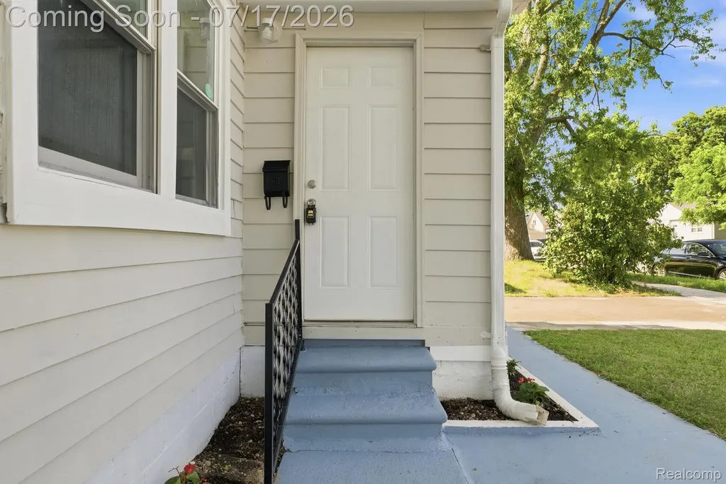 23826 Columbus Avenue Warren City MI 48089