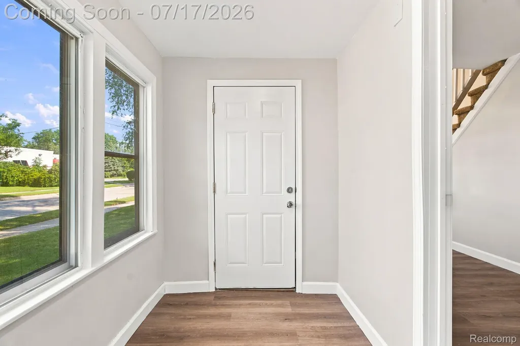 23826 Columbus Avenue Warren City MI 48089