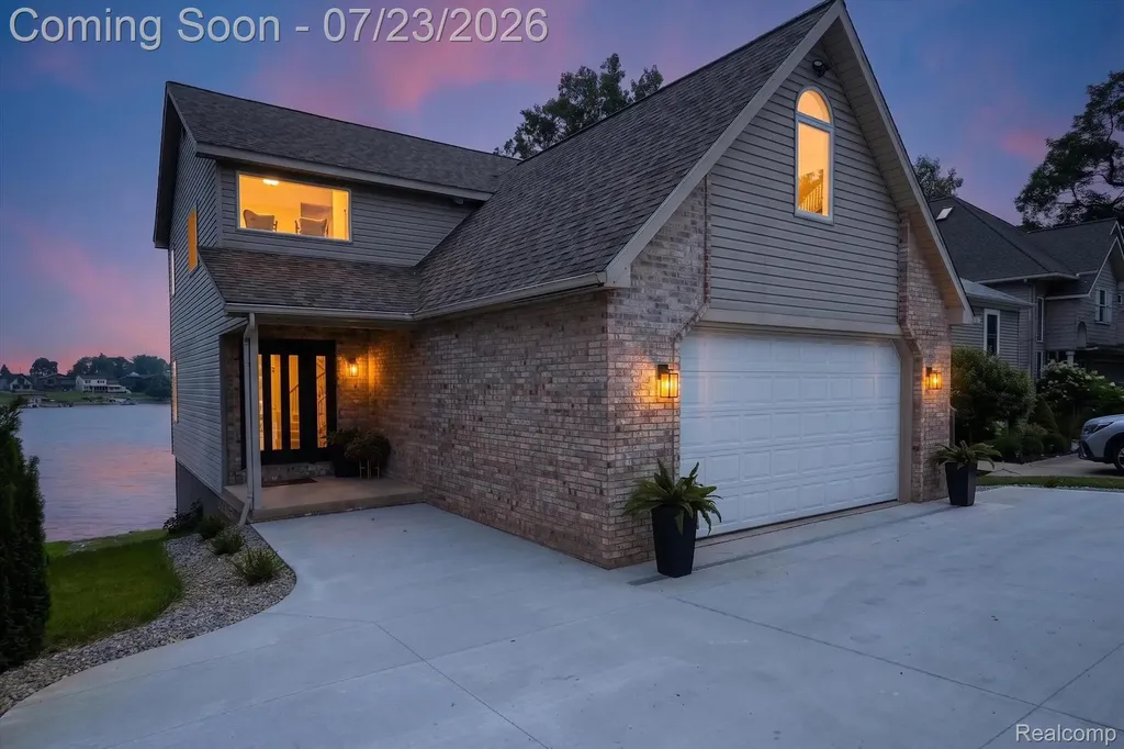 3429 Rolston Road Fenton Charter Township MI 48430