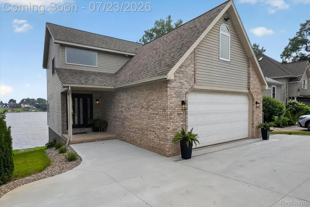 3429 Rolston Road Fenton Charter Township MI 48430