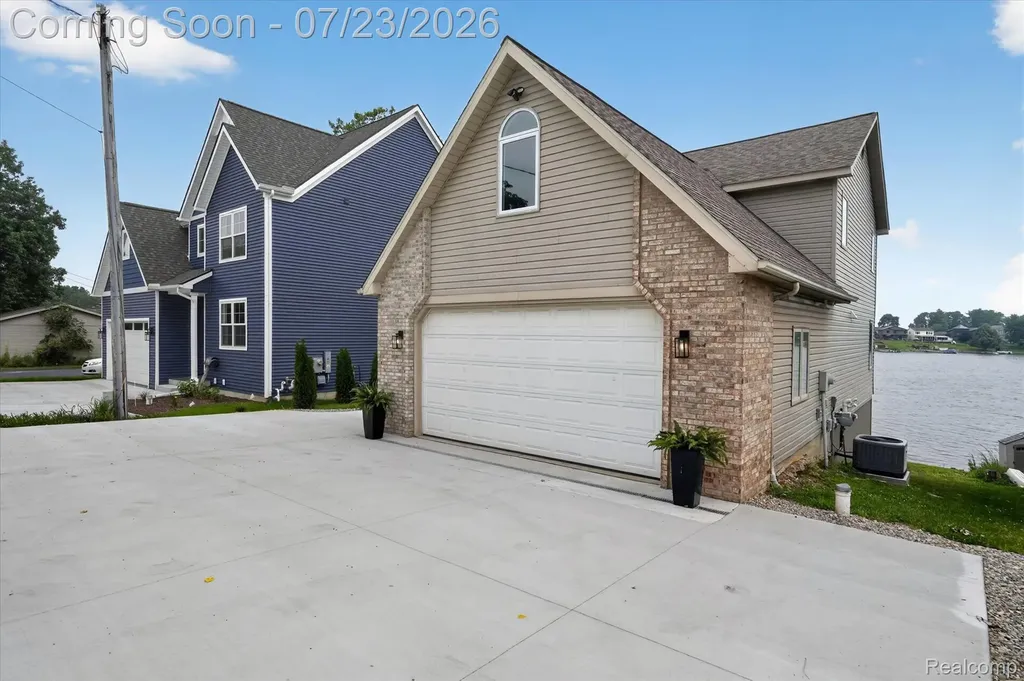 3429 Rolston Road Fenton Charter Township MI 48430