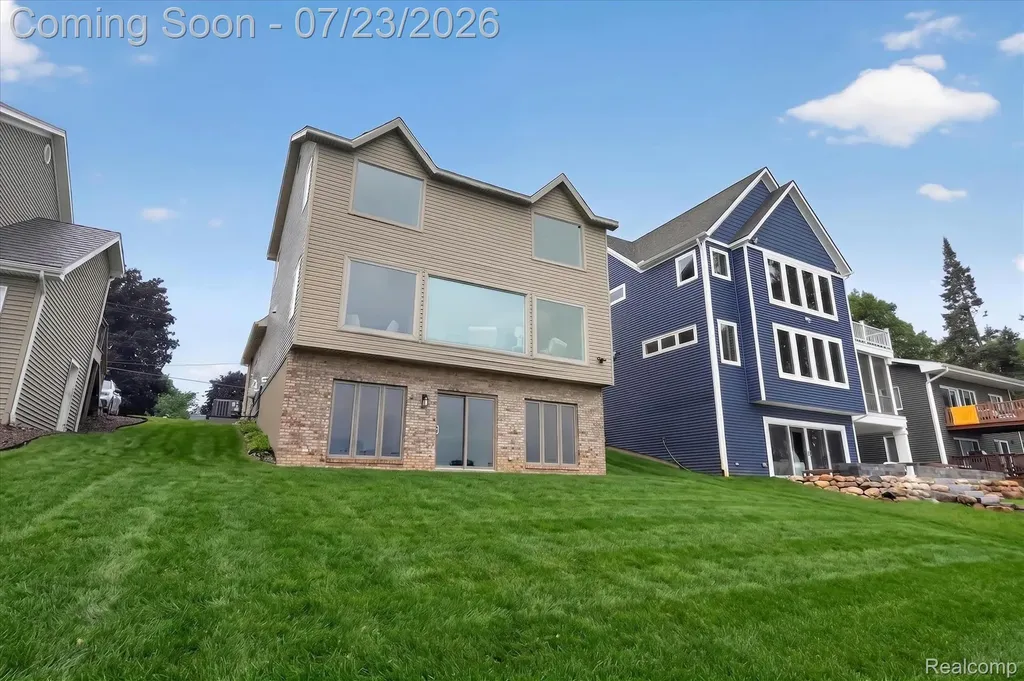 3429 Rolston Road Fenton Charter Township MI 48430