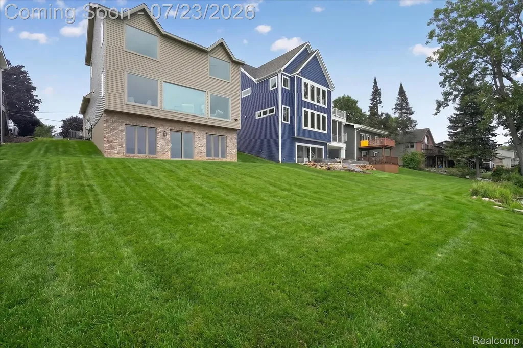 3429 Rolston Road Fenton Charter Township MI 48430