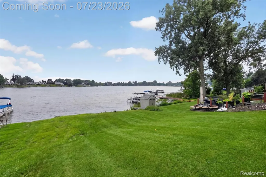 3429 Rolston Road Fenton Charter Township MI 48430