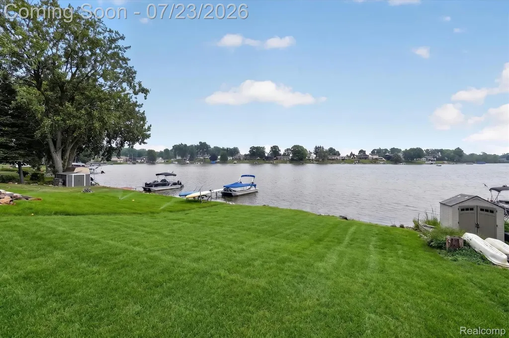 3429 Rolston Road Fenton Charter Township MI 48430