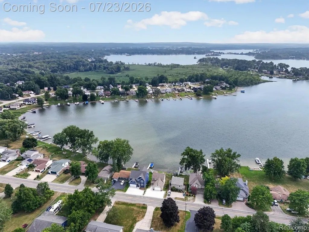 3429 Rolston Road Fenton Charter Township MI 48430