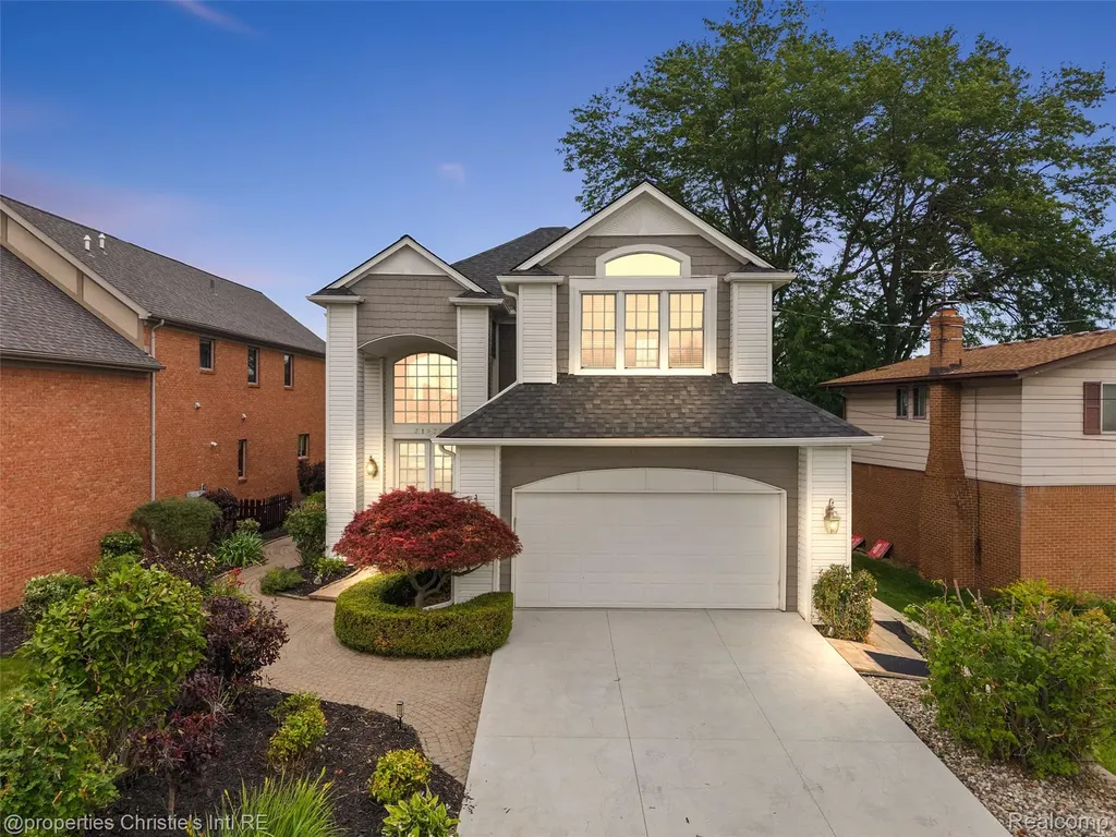 31975 Riverdale Street Harrison Charter Township MI 48045