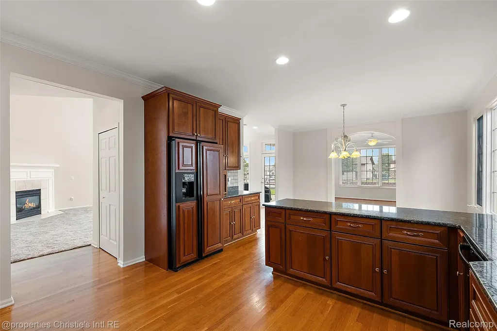 31975 Riverdale Street Harrison Charter Township MI 48045