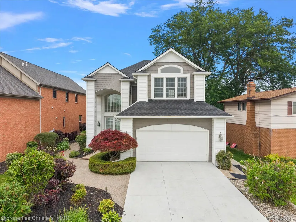 31975 Riverdale Street Harrison Charter Township MI 48045