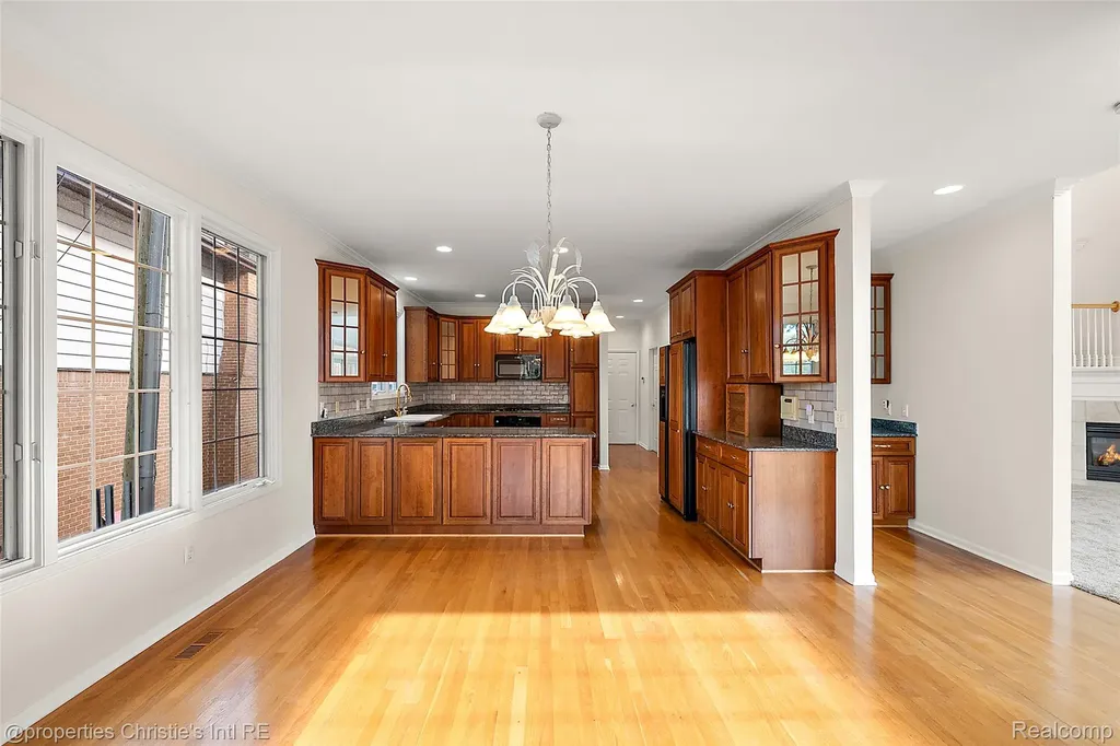 31975 Riverdale Street Harrison Charter Township MI 48045
