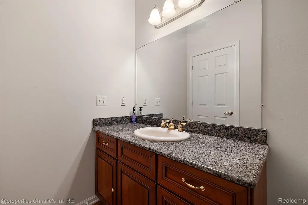 31975 Riverdale Street Harrison Charter Township MI 48045