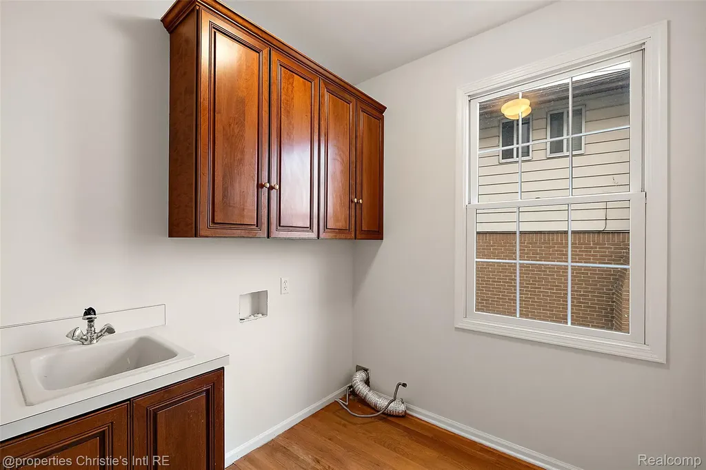31975 Riverdale Street Harrison Charter Township MI 48045