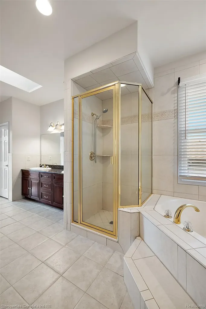 31975 Riverdale Street Harrison Charter Township MI 48045