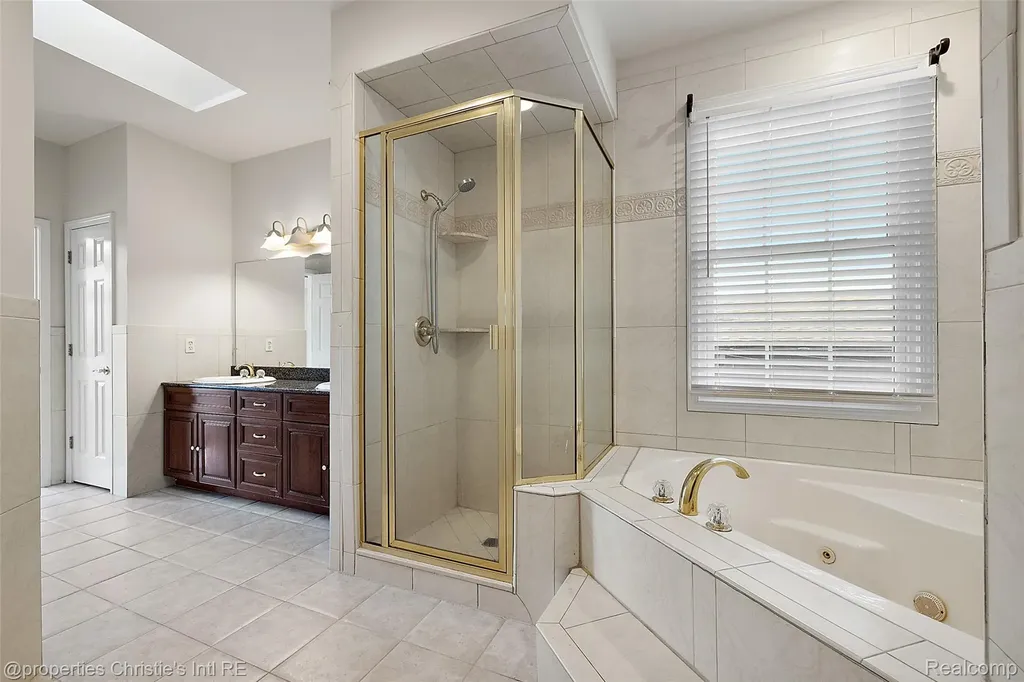 31975 Riverdale Street Harrison Charter Township MI 48045