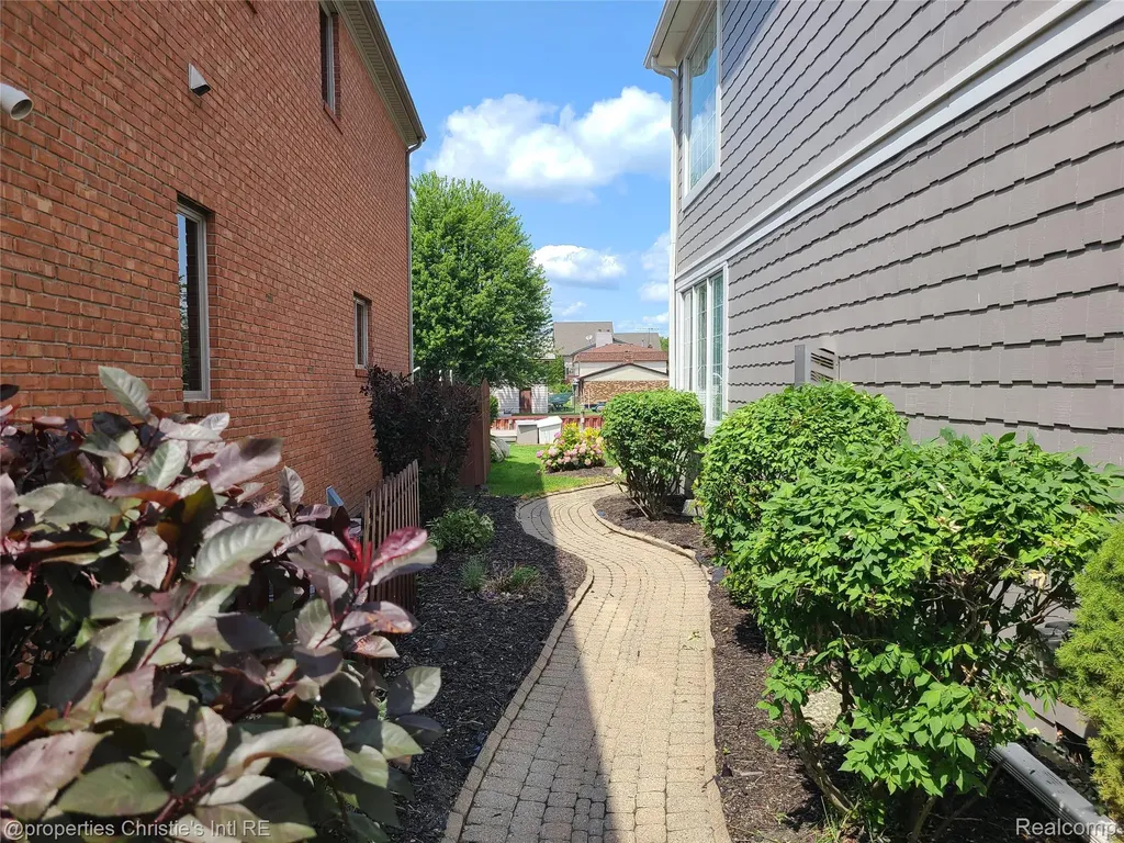 31975 Riverdale Street Harrison Charter Township MI 48045