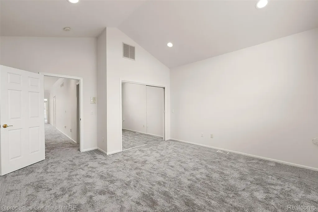 31975 Riverdale Street Harrison Charter Township MI 48045