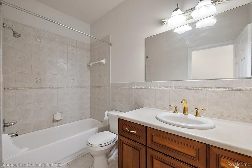 31975 Riverdale Street Harrison Charter Township MI 48045