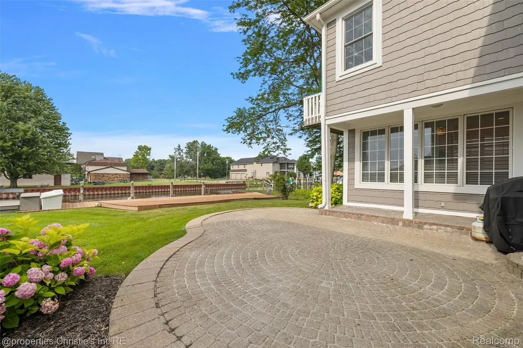31975 Riverdale Street Harrison Charter Township MI 48045