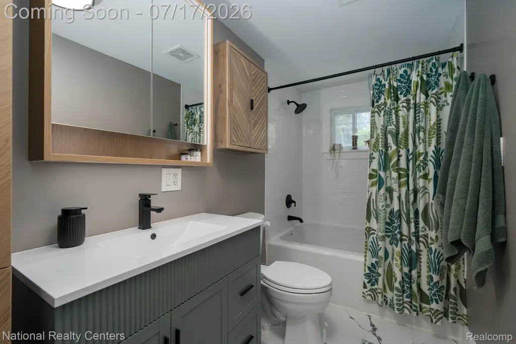234 Arabelle Street Commerce Charter Township MI 48382