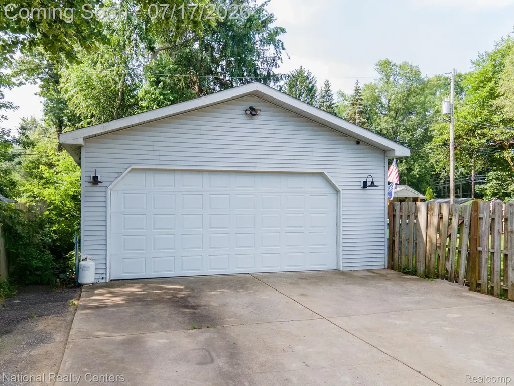 234 Arabelle Street Commerce Charter Township MI 48382