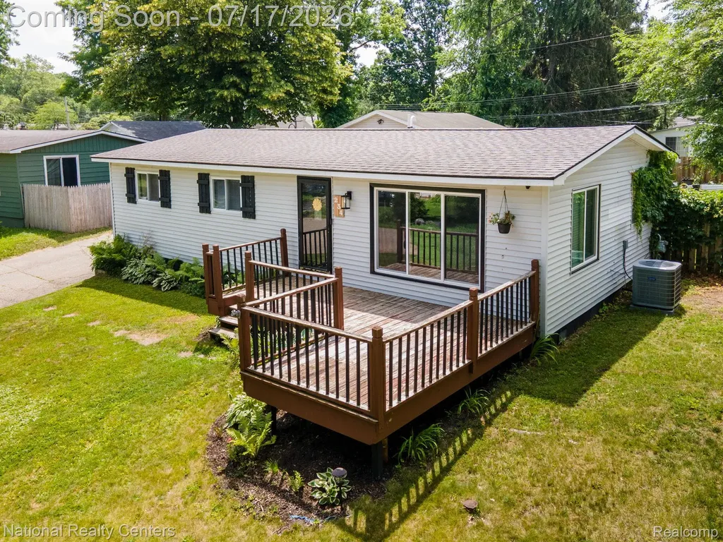 234 Arabelle Street Commerce Charter Township MI 48382