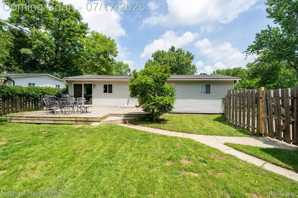 234 Arabelle Street Commerce Charter Township MI 48382